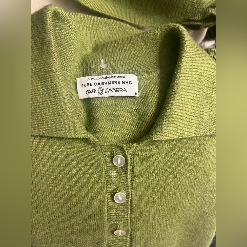 Pure Cashmere x Cafe Leandra Green Cashmere Polo
100% cashmere